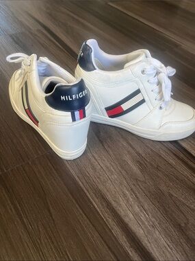 Tommy Hilfiger White Sneakers with Navy and Red Stripe Accents